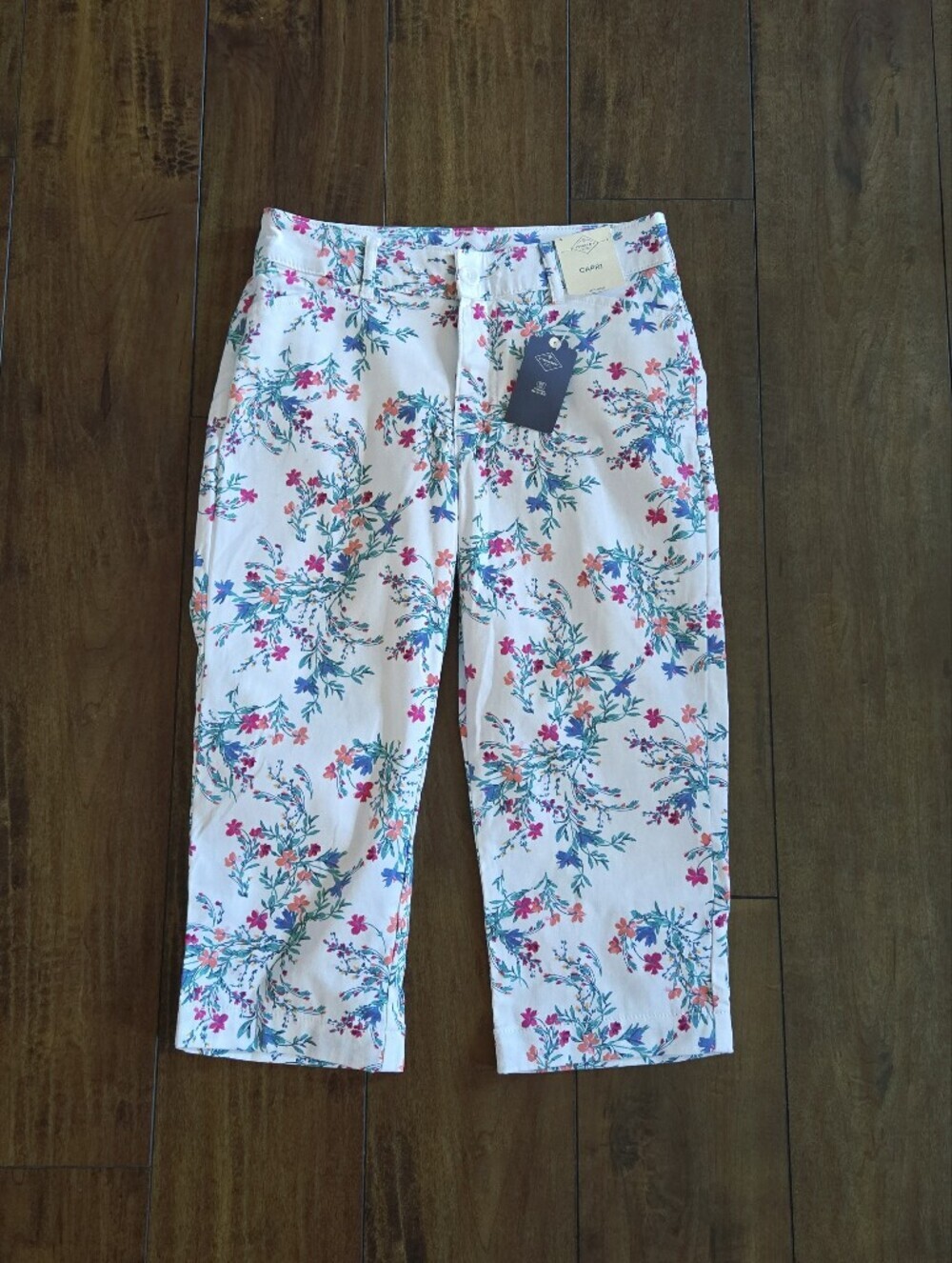 St Johns Bay Pants Women's White Floral Mid Rise Capri Secretly Slender Size 4